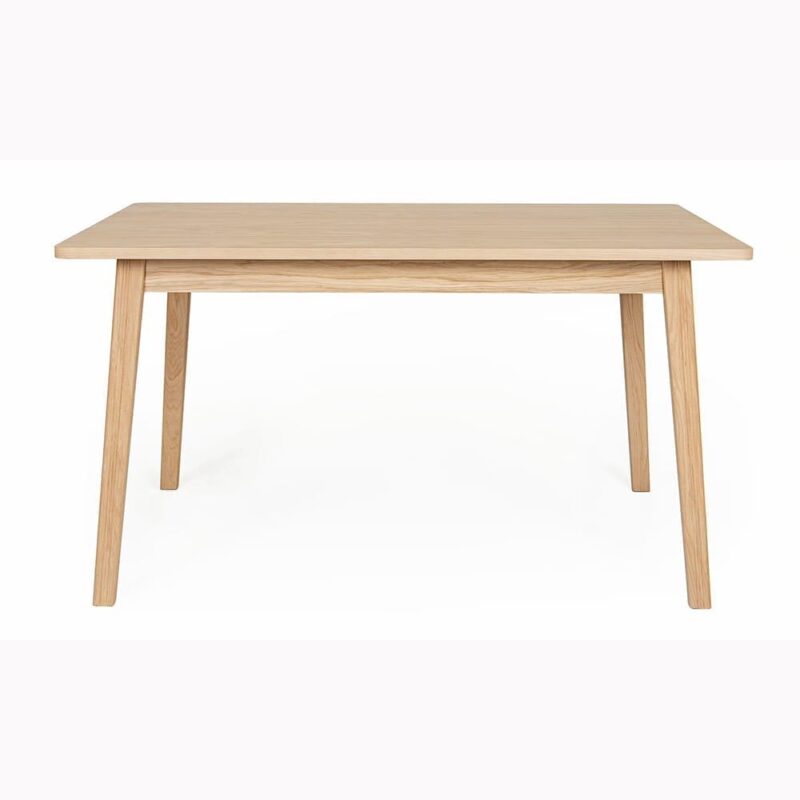 Skagen ruokapöytä, pit.140, lev.90 ja kork. 75 cm, taso tammiviilutettu, jalat tammea, Woodman.