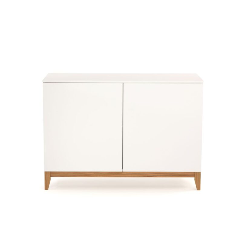 Blanco senkki, runko ja 2 ovea melanmiinipinnoitettu, hylly, jalusta tammiviilutetua vaneria, jalusta massiivitammea. Lev. 120 cm, syv. 48 cm ja kork. 85 cm.