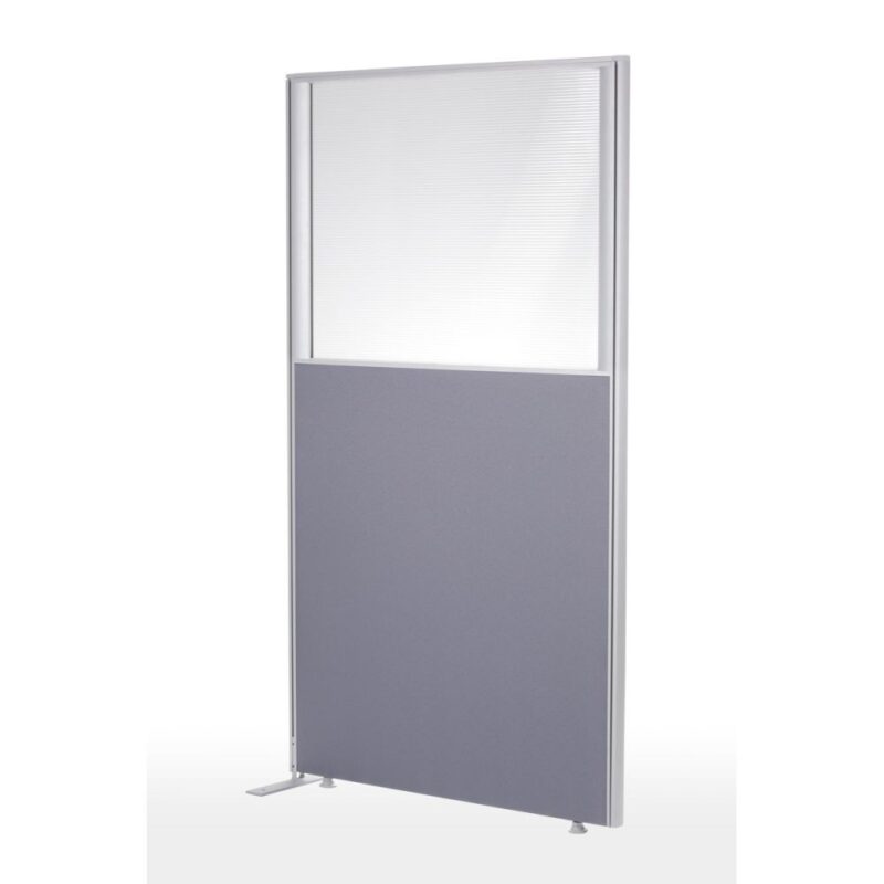 Toplux EW168W yläikkunallinen väliseinäke. Verhoiltu harmaalla kankaalla. Yläosassa läpinäkyvä plexi. Lev. 80 cm, korkeus 163 cm ja paksuus 3.5 cm.